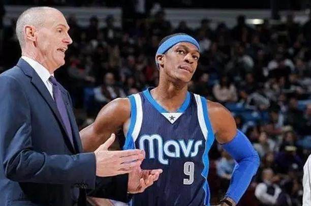 展示了他在 展示了他在